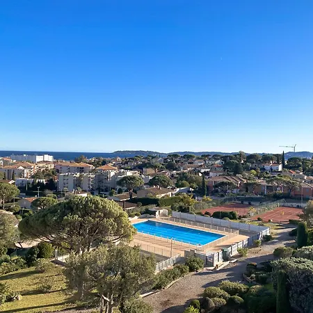 Mit Meerblick, Pool Und Tennisplaetzen Apartment