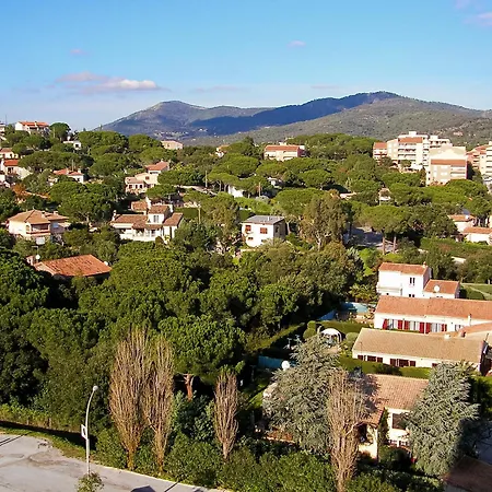 Mit Meerblick, Pool Und Tennisplaetzen Sainte-Maxime